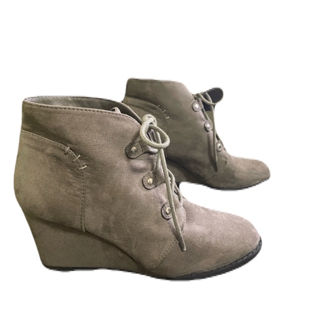 Rampage Gray Wedge Booties
